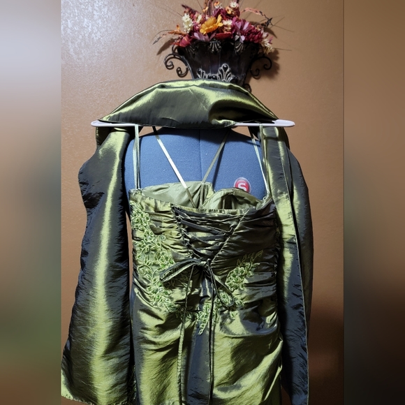 Sleeveless formal length dress - Picture 8 of 11